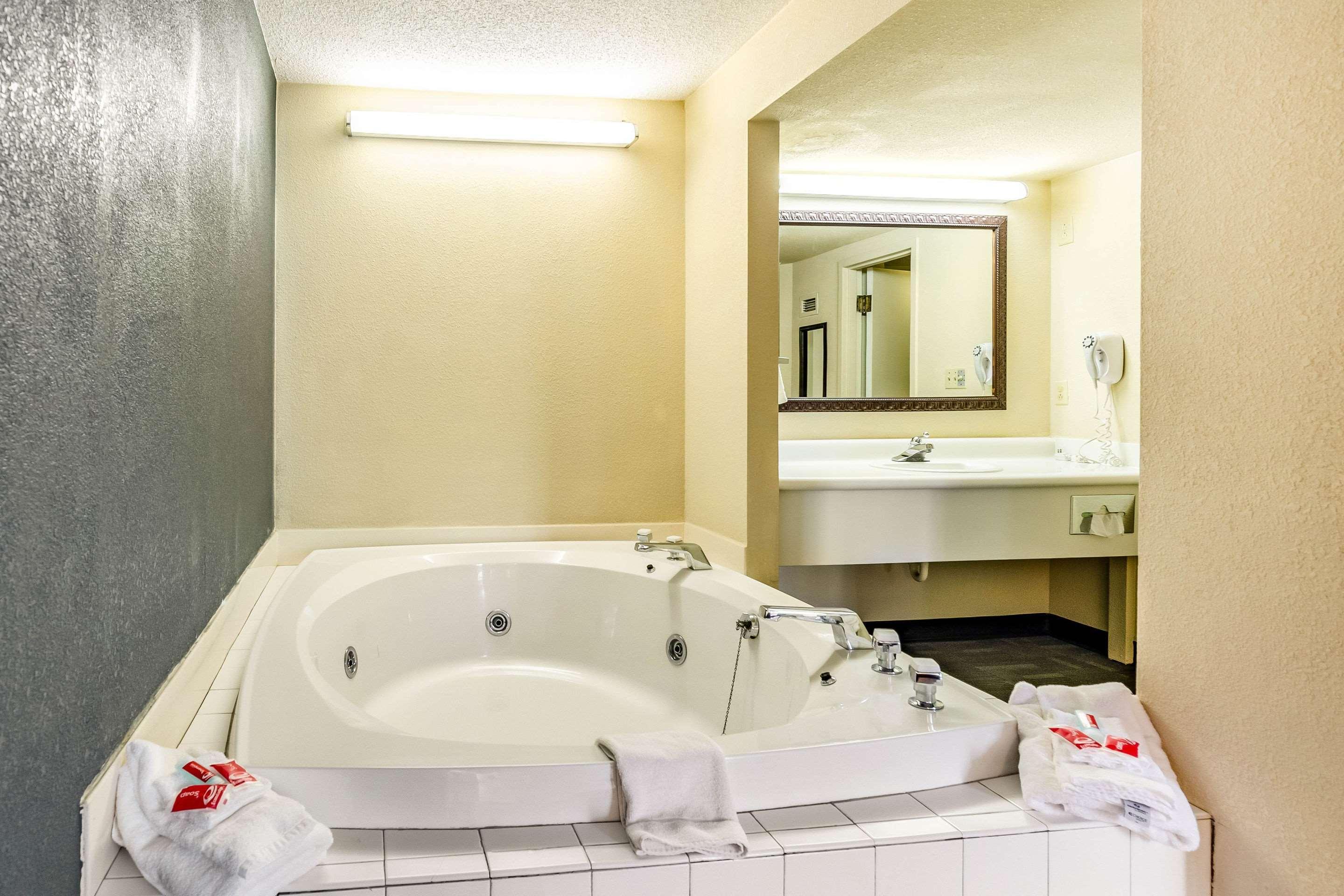 Econo Lodge Inn & Suites Radford-Blacksburg Area Ngoại thất bức ảnh